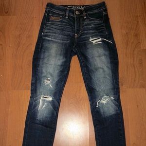 High-waisted ripped jeans